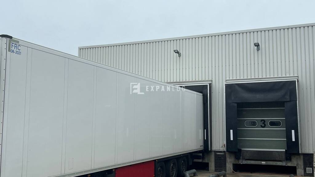 Lagerhalle zur Miete 4.268 m² Lagerfläche teilbar ab 668 m² Lind Köln 51147