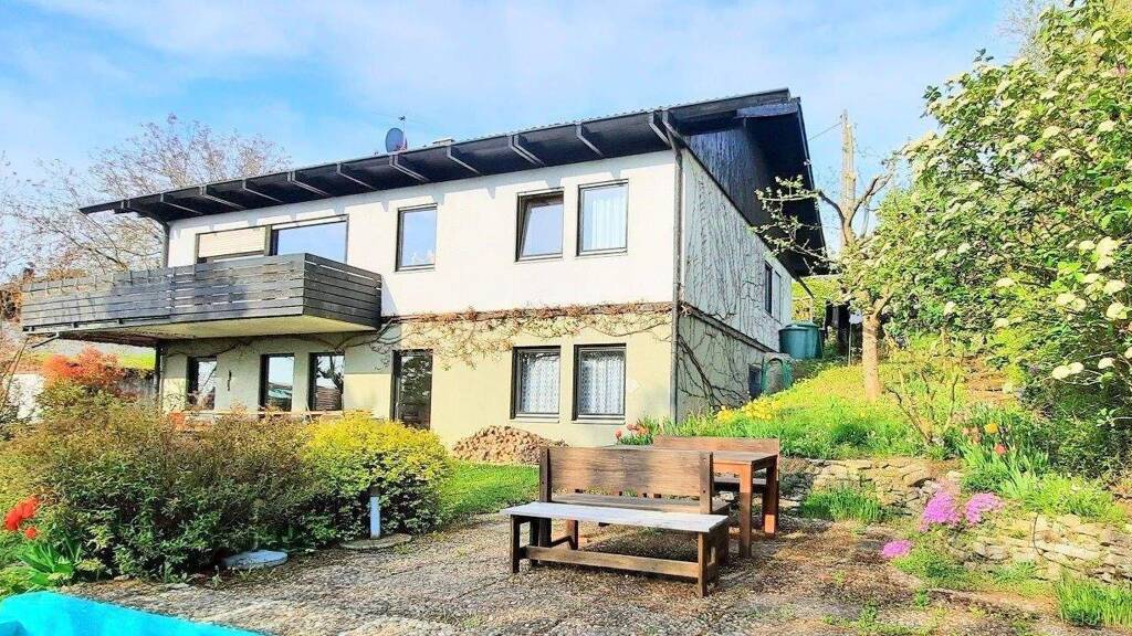 Einfamilienhaus zur Miete 2.000 € 7 Zimmer 216 m² 880 m² Grundstück frei ab sofort Zell a. Main 97299