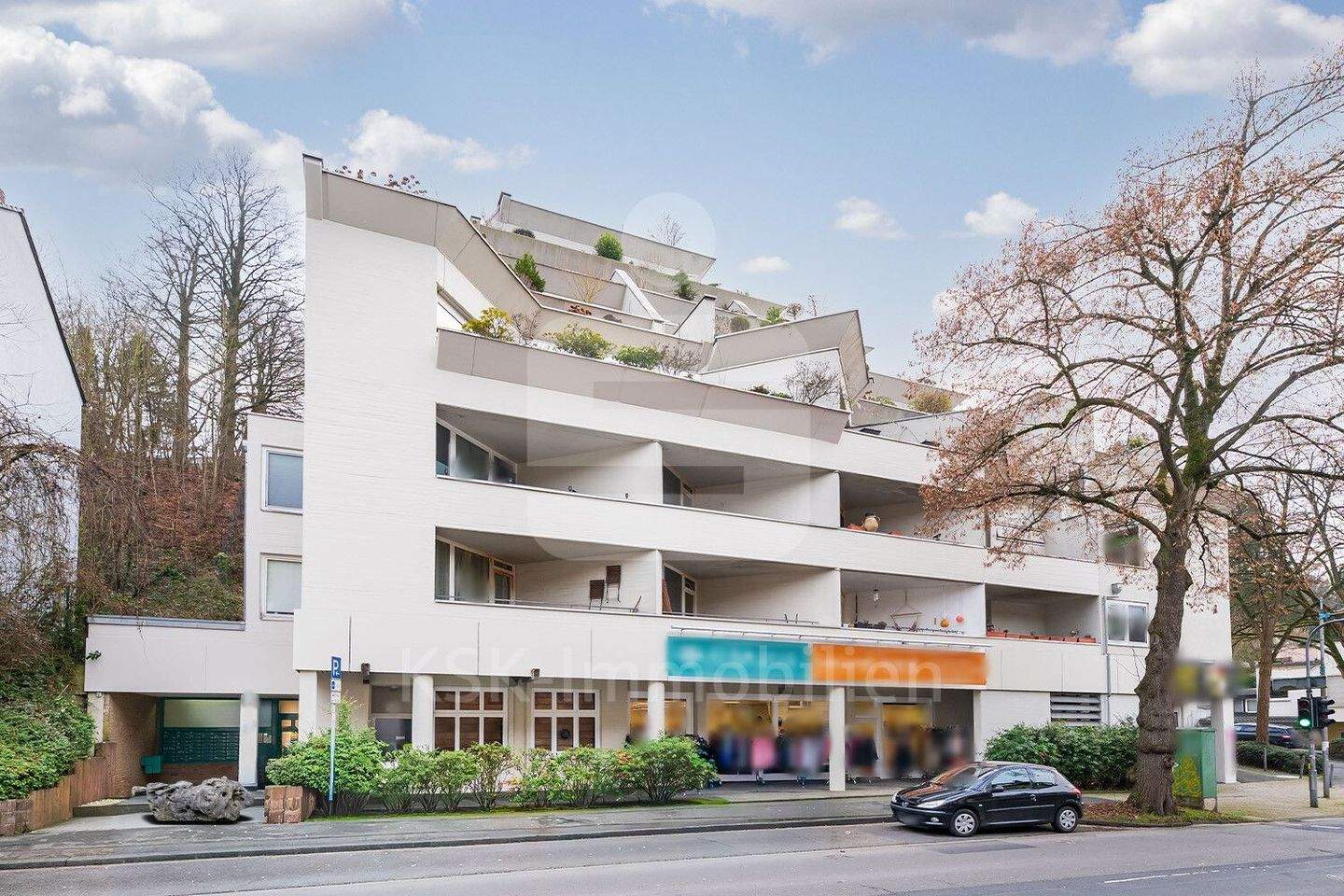 Immobilie in Bergisch Gladbach - Großzügige Wohnung mit drei Terrassen im Herzen von Bergisch Gladbach. - Bild 0