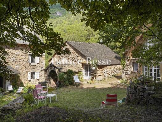 Reihenhaus zum Kauf 550.000 € 10 Zimmer 184 m² 89.581 m² Grundstück Ispagnac 48320