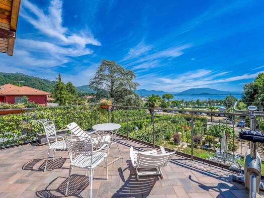 Villa zum Kauf 595.000 € 6 Zimmer 156 m² 400 m² Grundstück Seeblick Meina 28046