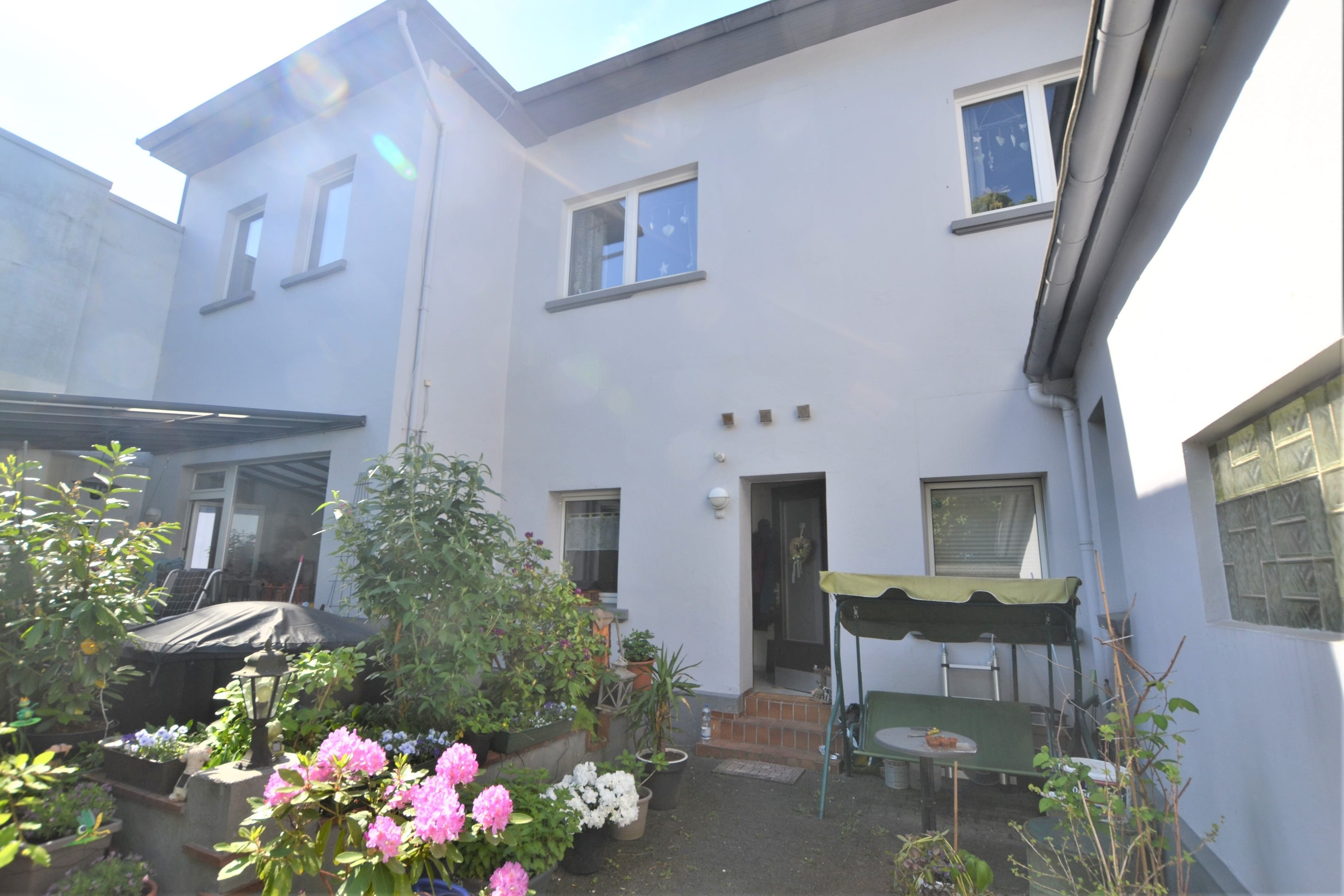 Mehrfamilienhaus zum Kauf 570.000 € 12 Zimmer 306 m²<br/>Wohnfläche 573 m²<br/>Grundstück Solingen - Innenstadt Solingen 42655