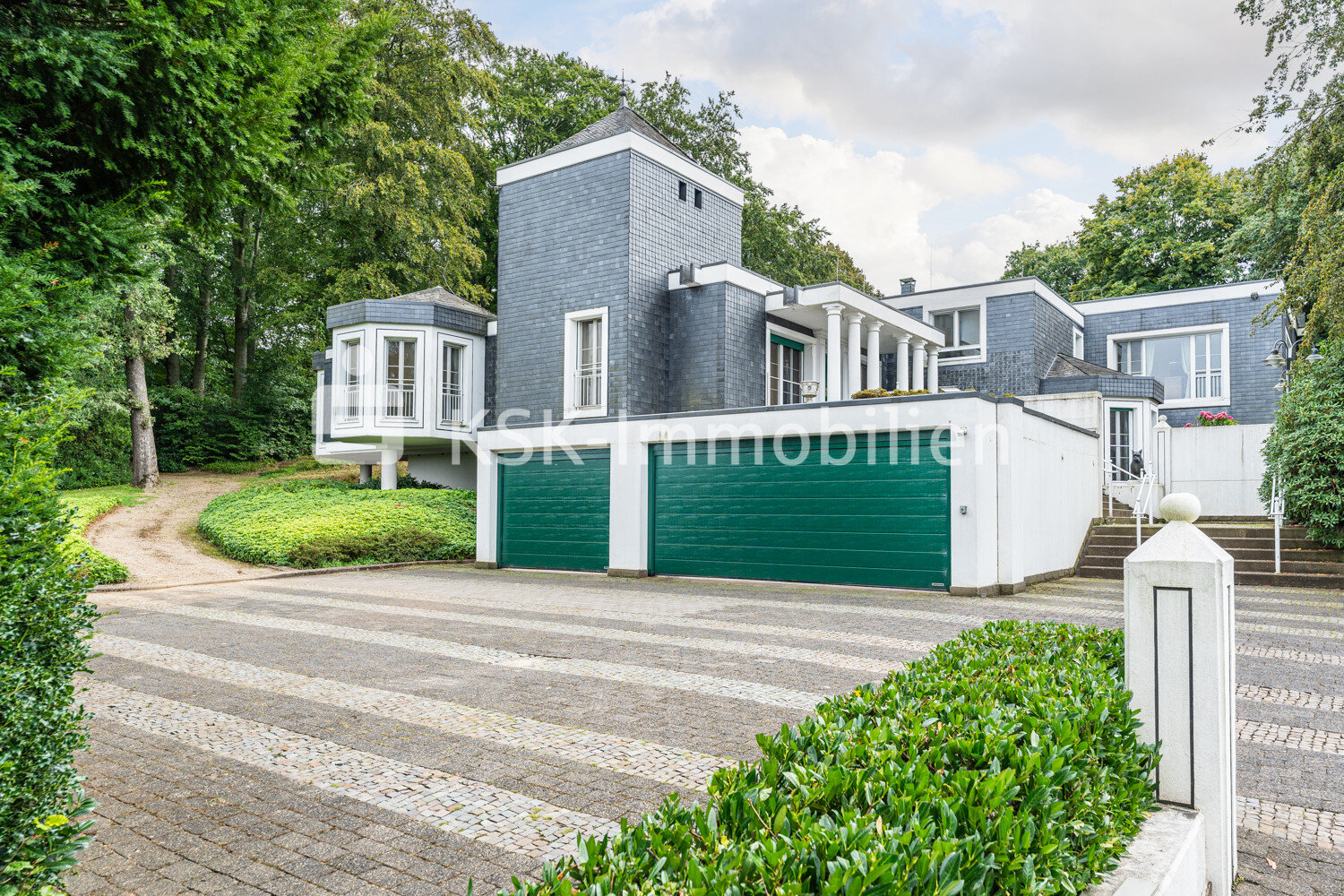 Villa zum Kauf 1.430.000 € 10 Zimmer 604,5 m²<br/>Wohnfläche 4.390 m²<br/>Grundstück Agathaberg Wipperfürth 51688