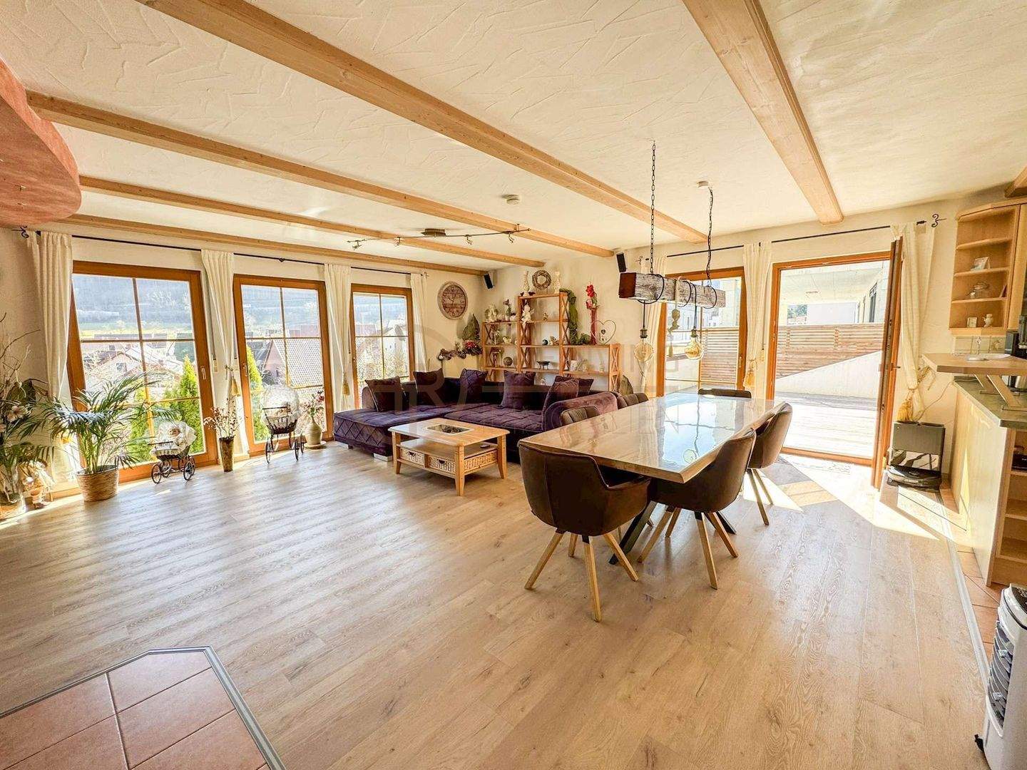 Immobilie in Mühlhausen im Täle - Modernes Einfamilienhaus mit Einliegerwohnung, Photovoltaikanlage und Doppelgarage - Bild 2