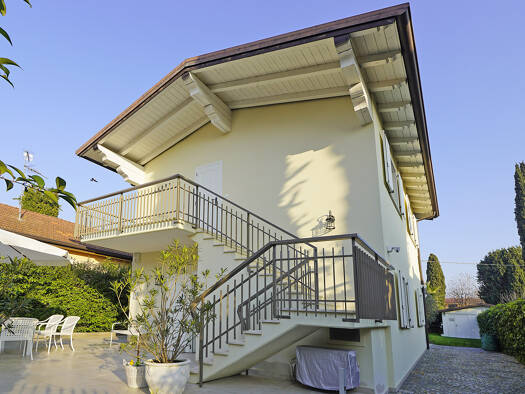 Haus zum Kauf 1.150.000 € 4 Zimmer 150 m² 340 m² Grundstück frei ab sofort via Verona Sirmione 25019