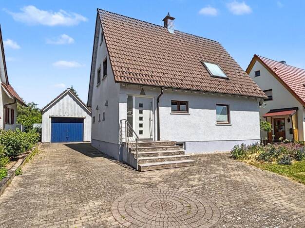 Einfamilienhaus zum Kauf 315.000 € 4 Zimmer 90,9 m² 683 m² Grundstück Schwenningen Villingen-Schwenningen 78054