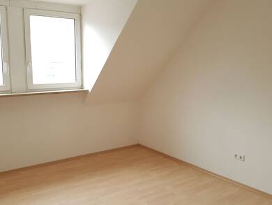 Wohnung zur Miete 520 € 1 Zimmer 31,7 m² Dachgeschoss, 3. Geschoss frei ab 01.08.2025 Nürnberger Straße 39 Hanau Hanau 63450