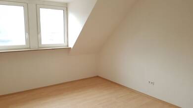 Wohnung zur Miete 520 € 1 Zimmer 31,7 m² Dachgeschoss, 3. Geschoss frei ab 01.08.2025 Nürnberger Straße 39 Innenstadt Hanau 63450