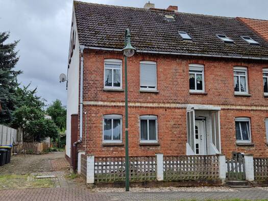 Mehrfamilienhaus zum Kauf 76.000 € 11 Zimmer 250 m² 798 m² Grundstück frei ab sofort Barneberg Hötensleben 39393