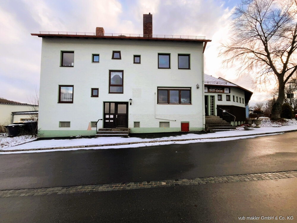 Haus zum Kauf 150.000 € 9 Zimmer 210 m²<br/>Wohnfläche 931 m²<br/>Grundstück Arzberg Arzberg 95659