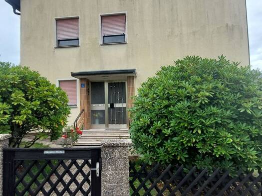 Haus zur Miete 1.100 € 10 Zimmer 192 m² 581 m² Grundstück frei ab sofort Lerchenweg 2 Waidhaus 92726