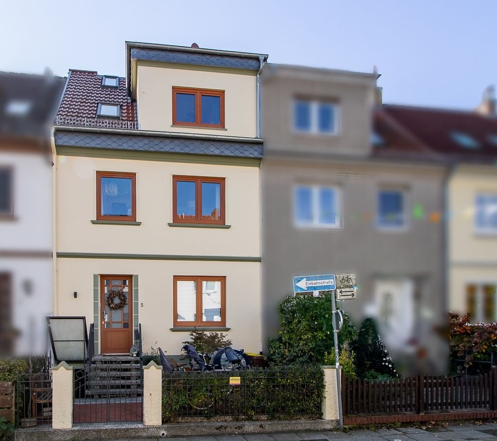 Mehrfamilienhaus zum Kauf 690.000 € 5,5 Zimmer 125,6 m²<br/>Wohnfläche 152 m²<br/>Grundstück Weidedamm Bremen 28215