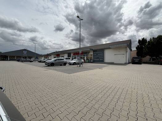 Laden zur Miete 3.900 € 309 m² Verkaufsfläche Hauptstraße 10 Gröditz 01609
