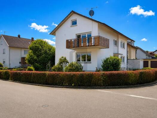 Mehrfamilienhaus zum Kauf 550.000 € 8 Zimmer 193 m² 703 m² Grundstück Erzingen Klettgau 79771