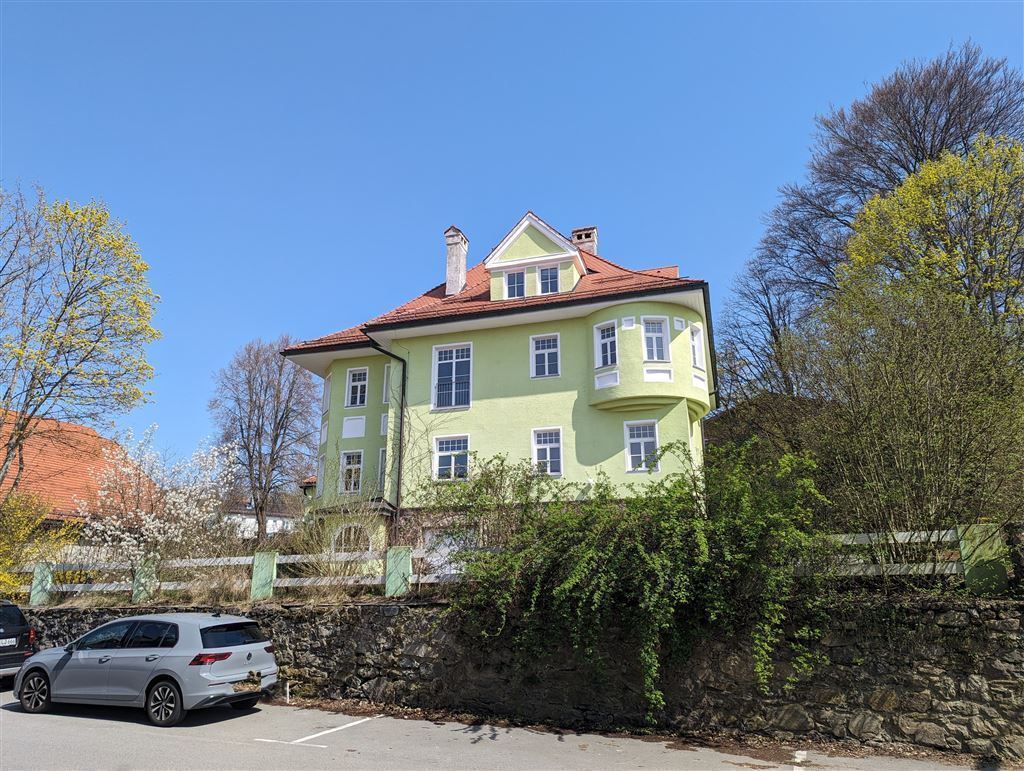 Mehrfamilienhaus zum Kauf als Kapitalanlage geeignet 429.000 € 12 Zimmer 371,5 m²<br/>Wohnfläche 1.150 m²<br/>Grundstück Zwiesel Zwiesel 94227