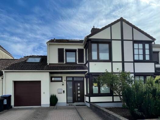 Doppelhaushälfte zur Miete 2.000 € 8 Zimmer 206 m² 274 m² Grundstück Usingen 61250