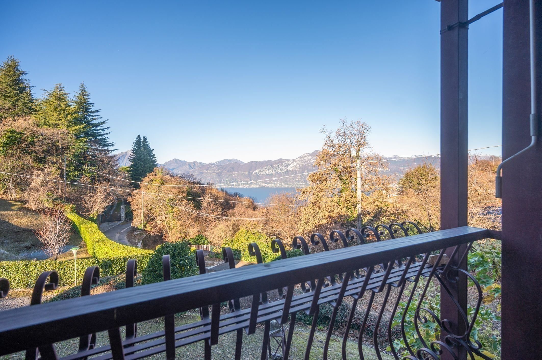 Villa zum Kauf 750.000 € 10 Zimmer 300 m²<br/>Wohnfläche 3.700 m²<br/>Grundstück ab sofort<br/>Verfügbarkeit Via Panoramica San Zeno di Montagna 37010