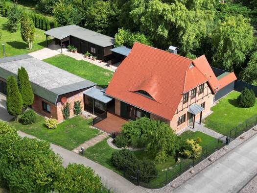 Einfamilienhaus zum Kauf provisionsfrei 5 Zimmer 130 m² 3.012 m² Grundstück Bützow Bützow 18246