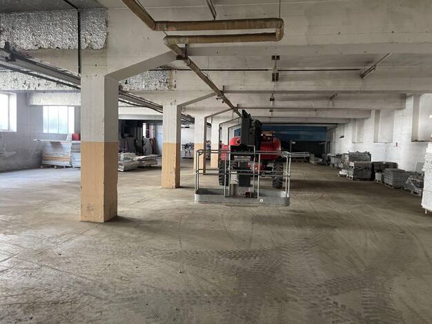 Lagerhalle zur Miete provisionsfrei 1.995 m² Lagerfläche Im Gewerbepark 1 Hunderdorf 94336