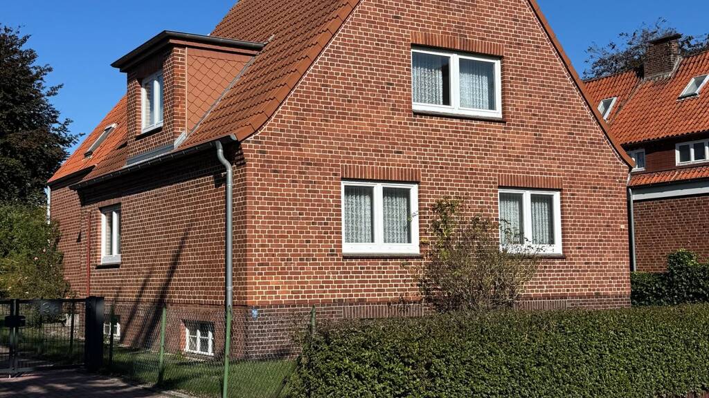 Mehrfamilienhaus zum Kauf 315.000 € 7 Zimmer 145 m² 575 m² Grundstück frei ab sofort Charlotte-Niese-Straße 1 Burg auf Fehmarn Fehmarn 23769