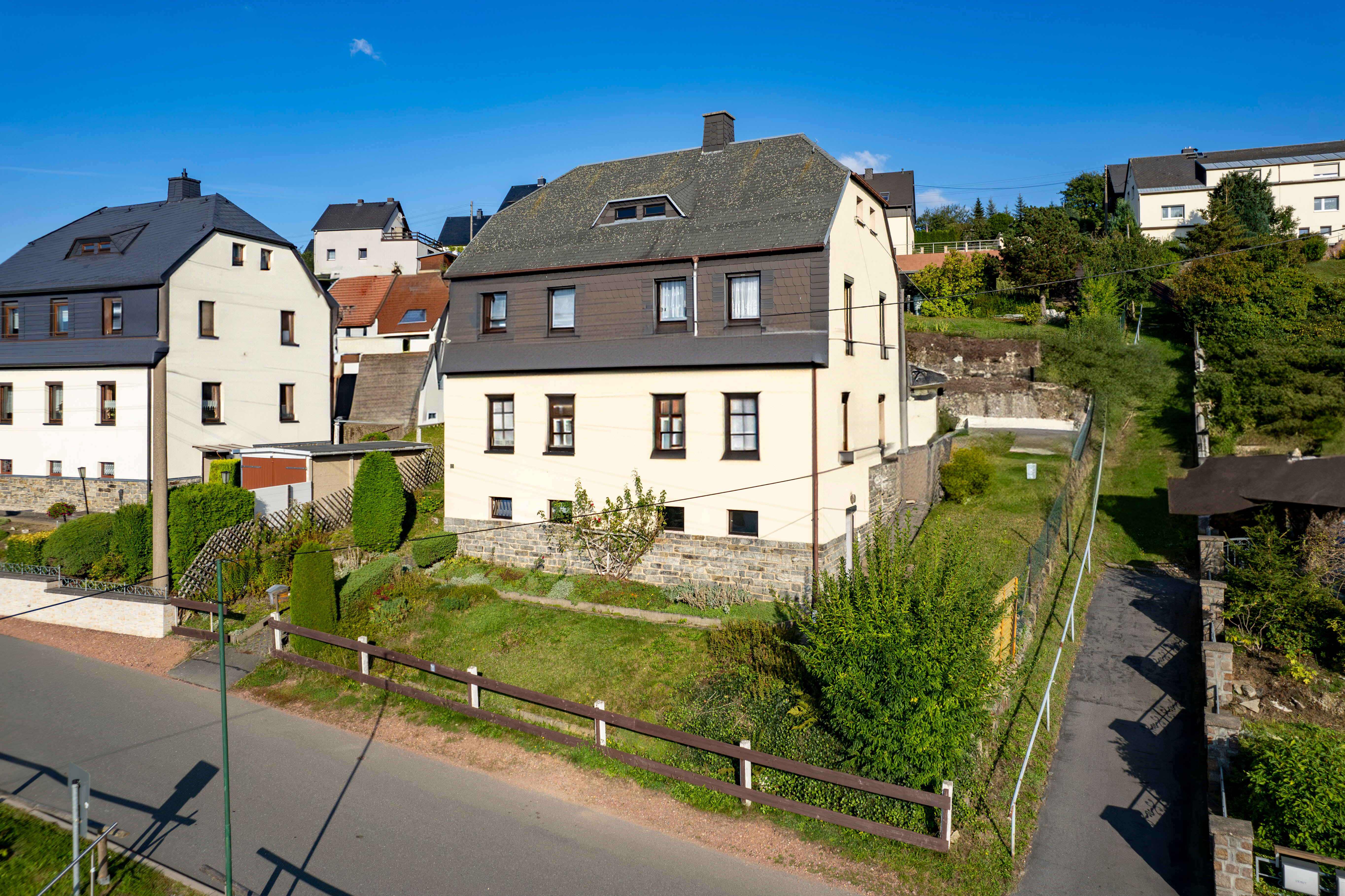 Mehrfamilienhaus zum Kauf provisionsfrei 130.000 € 6 Zimmer 120 m²<br/>Wohnfläche 760 m²<br/>Grundstück Gornsdorf 09390