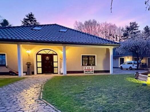 Einfamilienhaus zum Kauf 999.999 € 10 Zimmer 403 m² 3.050 m² Grundstück Nauener Chaussee 1 Staffelde Kremmen 16766