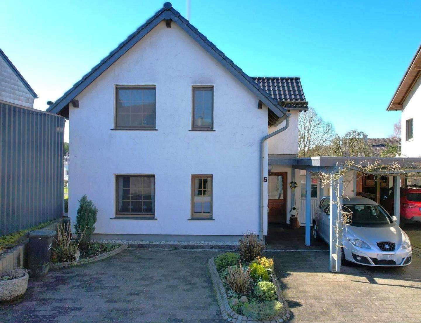 Immobilie in Berndorf - Ruhig gelegenes Wohnhaus mit Carport, Wintergarten, überdachtem Balkon und Garten in Berndorf - Bild 0