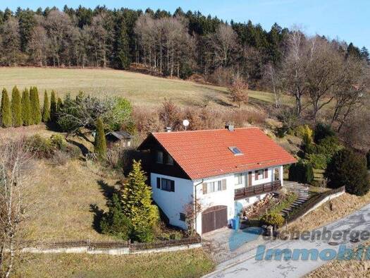 Einfamilienhaus zum Kauf 380.000 € 6 Zimmer 147 m² 1.274 m² Grundstück Deggenau Deggendorf / Breitenberg 94469
