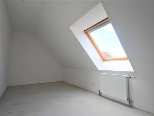 Wohnung zur Miete 360 € 2 Zimmer 77,5 m² frei ab sofort Schulstraße 36 Hohenstein-Ernstthal 09337