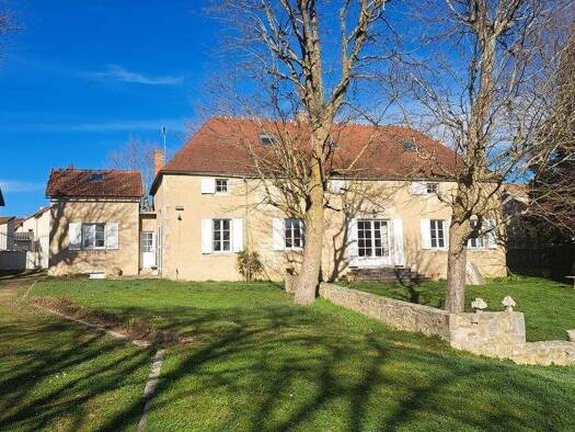 Haus zum Kauf 480.000 € 300 m² 10.166 m² Grundstück Broût-Vernet 03110