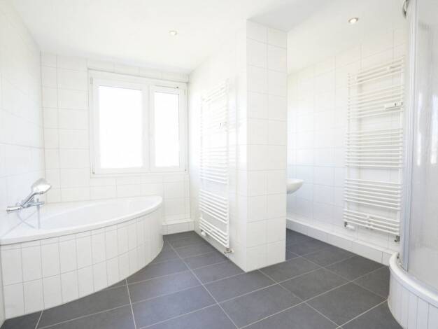Wohnung zur Miete 788 € 5 Zimmer 117,6 m² 4. Geschoss frei ab 04.09.2026 Arthur-Strobel-Straße 45 Gablenz Gablenz 09127