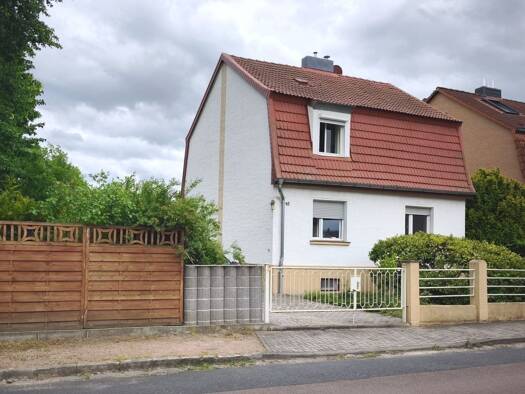 Einfamilienhaus zum Kauf 135.000 € 6 Zimmer 94 m² 559 m² Grundstück frei ab sofort Törten Dessau-Roßlau 06849
