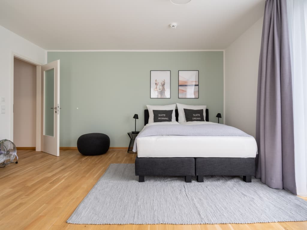 Wohnung zur Miete Wohnen auf Zeit 2.563 € 1 Zimmer 42 m²<br/>Wohnfläche 15.03.2025<br/>Verfügbarkeit Wallstraße Innere Altstadt-West Dresden 01067