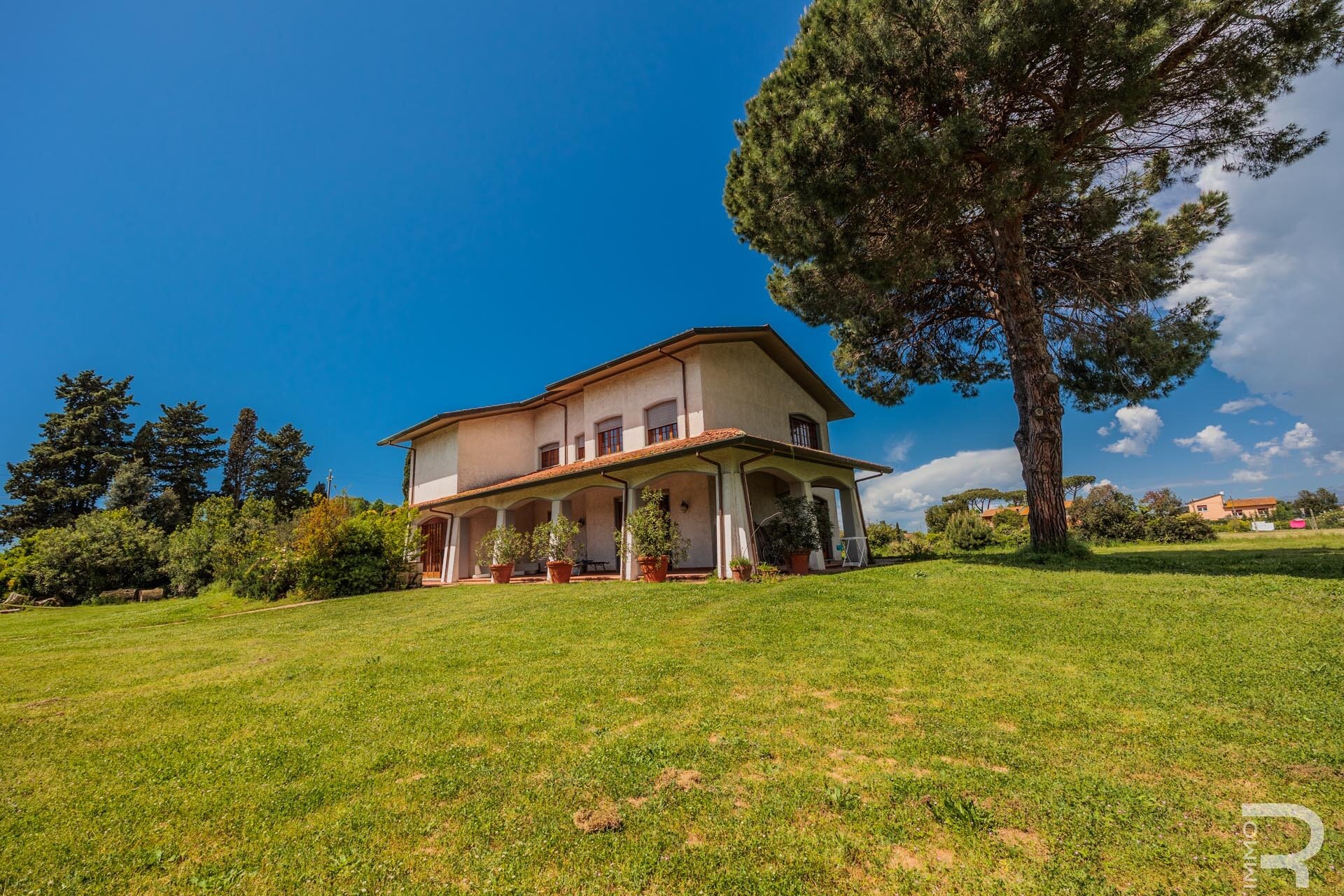 Villa zum Kauf 880.000 € 5 Zimmer 350 m²<br/>Wohnfläche 8.400 m²<br/>Grundstück ab sofort<br/>Verfügbarkeit Viareggio 55049