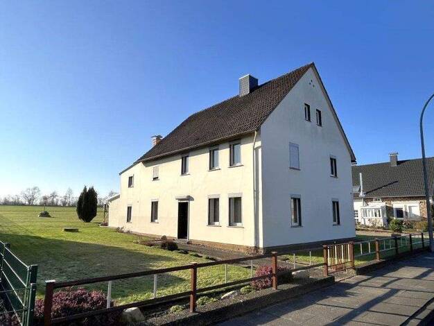 Mehrfamilienhaus zum Kauf 208.000 € 8 Zimmer 144 m² 1.534 m² Grundstück Retzen Bad Salzuflen-Retzen 32108