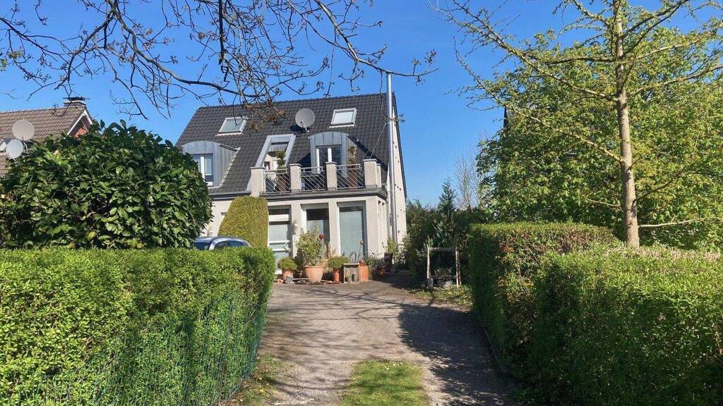 Doppelhaushälfte zur Miete 2.100 € 4,5 Zimmer 193 m² 400 m² Grundstück frei ab 01.05.2026 Aplerbecker Mark Dortmund 44287