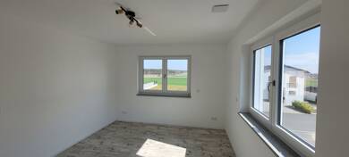 Wohnung zur Miete 950 € 2,5 Zimmer 76 m² Geschoss 1/1 frei ab sofort Buch Weisendorf 91085