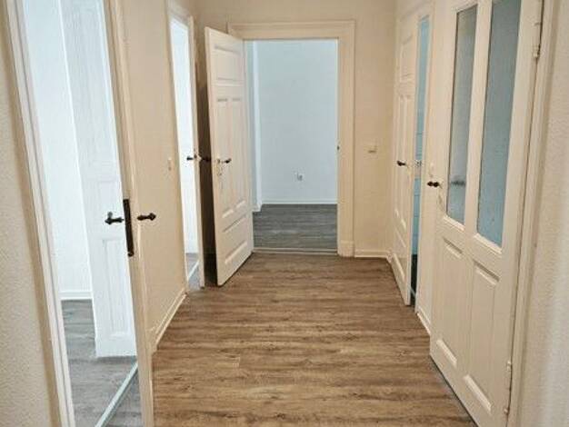 Wohnung zur Miete 826 € 4 Zimmer 87,5 m² 2. Geschoss frei ab 01.05.2026 Reclamstr. 46 Neustadt-Neuschönefeld Leipzig 04315