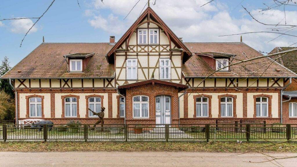 Haus zum Kauf 799.000 € 12 Zimmer 805,1 m² 7.170,1 m² Grundstück Dargelütz Parchim 19370