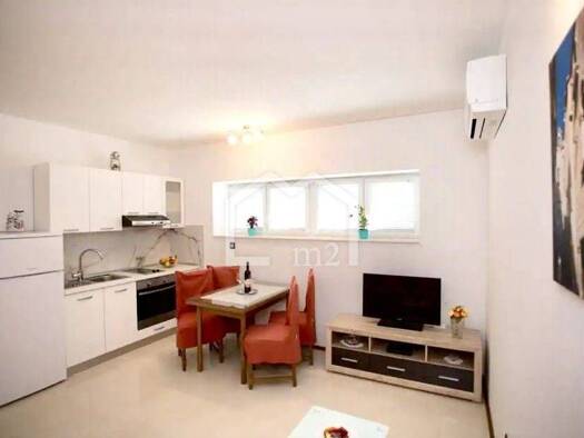 Wohnung zur Miete 600 € 2 Zimmer 37 m² 1. Geschoss Grad, Split Bol 21000