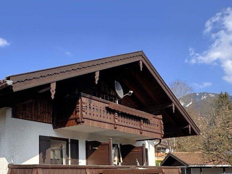 Immobilie in Unterwössen - Ruhige 2,5-Zi.-Mansarden-ETW mit 2 Bergblick-Südbalkonen, FBH, Gemeinschafts-Garten und Garage - Bild 0