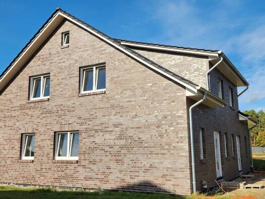 Doppelhaushälfte zur Miete 1.300 € 4 Zimmer 120 m² 350 m² Grundstück frei ab 01.06.2026 Hodenhagen 29693