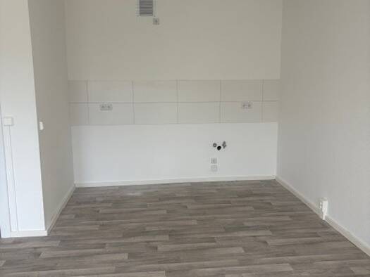 Wohnung zur Miete 463 € 4 Zimmer 76 m² 2. Geschoss frei ab 01.05.2026 Petrosawodsker Straße 58 Oststadt Neubrandenburg 17036