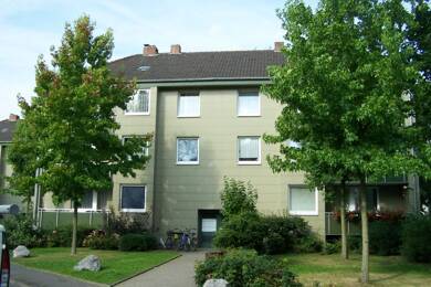 Wohnung zur Miete 749 € 4 Zimmer 79,5 m² 2. Geschoss frei ab 13.06.2025 Karolingerstraße 8 Bonnenbroich - Geneicken Mönchengladbach 41238