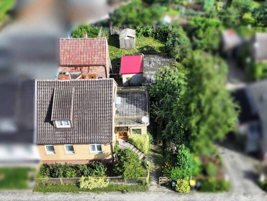 Doppelhaushälfte zum Kauf 79.000 € 5 Zimmer 97 m² 492 m² Grundstück Altentreptow 17087