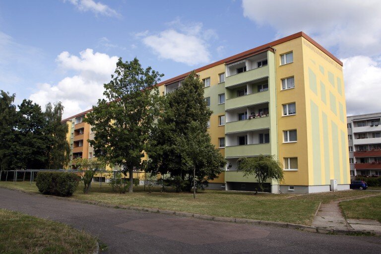 Wohnung zur Miete 370 € 3 Zimmer 56,5 m²<br/>Wohnfläche 4.<br/>Geschoss 01.11.2024<br/>Verfügbarkeit Eike-von-Repgowe-Str. 01 Süd 43 Dessau-Roßlau 06849