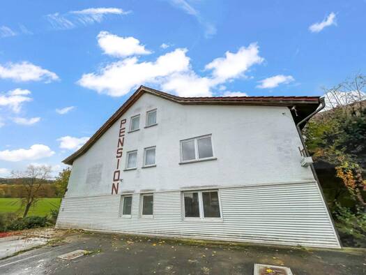 Mehrfamilienhaus zum Kauf als Kapitalanlage geeignet 330.000 € 36 Zimmer 960 m² 2.259 m² Grundstück Altenbanz Bad Staffelstein 96231