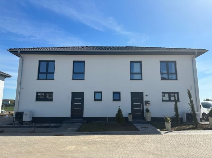 Doppelhaushälfte zum Kauf provisionsfrei 320.000 € 4 Zimmer 115 m²<br/>Wohnfläche 365 m²<br/>Grundstück Emmeringer Str Emmeringen Oschersleben 39387