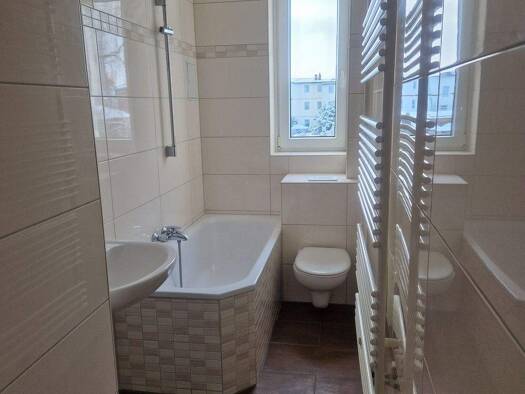 Wohnung zur Miete 409 € 3 Zimmer 66,2 m² 1. Geschoss frei ab sofort Dr.-M.-Luther-Str. 8 Schönebeck Schönebeck (Elbe) 39218