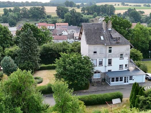 Mehrfamilienhaus zum Kauf 215.000 € 12 Zimmer 251 m² 1.232 m² Grundstück frei ab sofort Nausis Neukirchen 34626